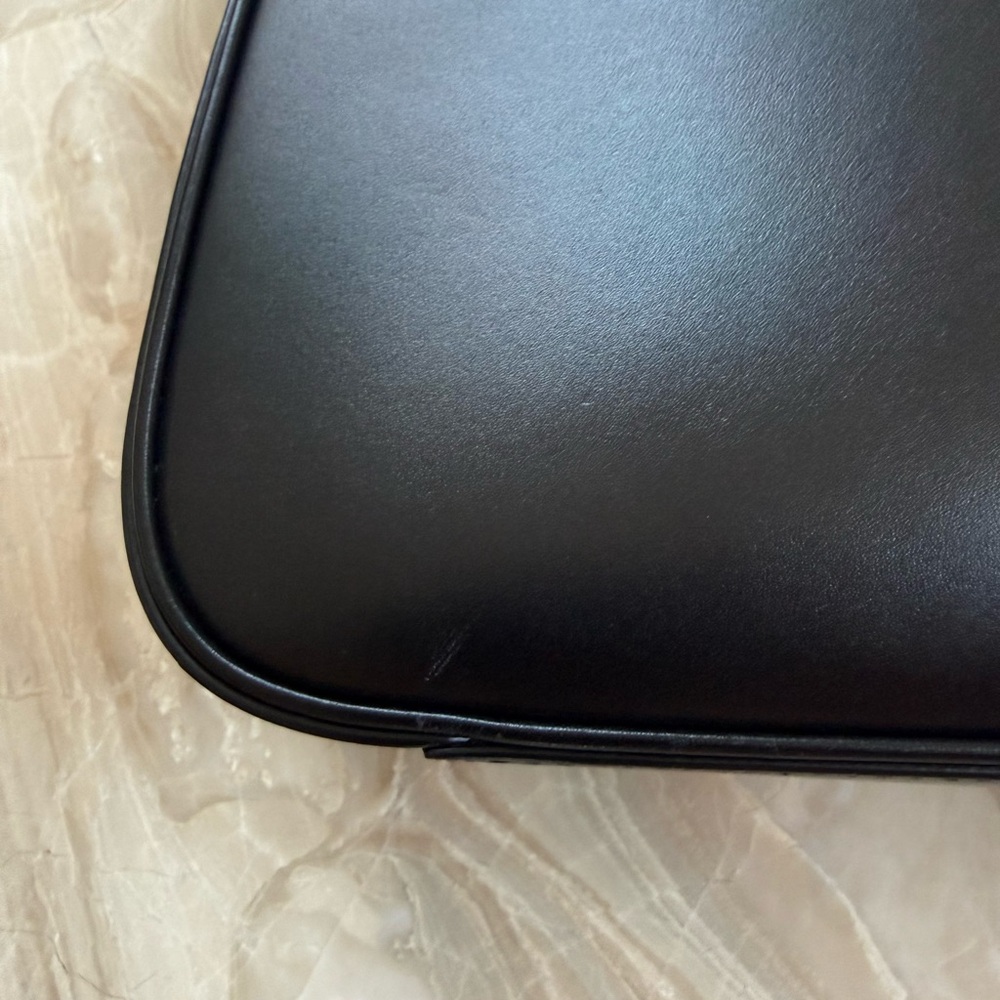 Saint Laurent Le 5 à 7 Smooth Leather Shoulder Bag Black Gold Hardware 2025 - Picture 13 of 15